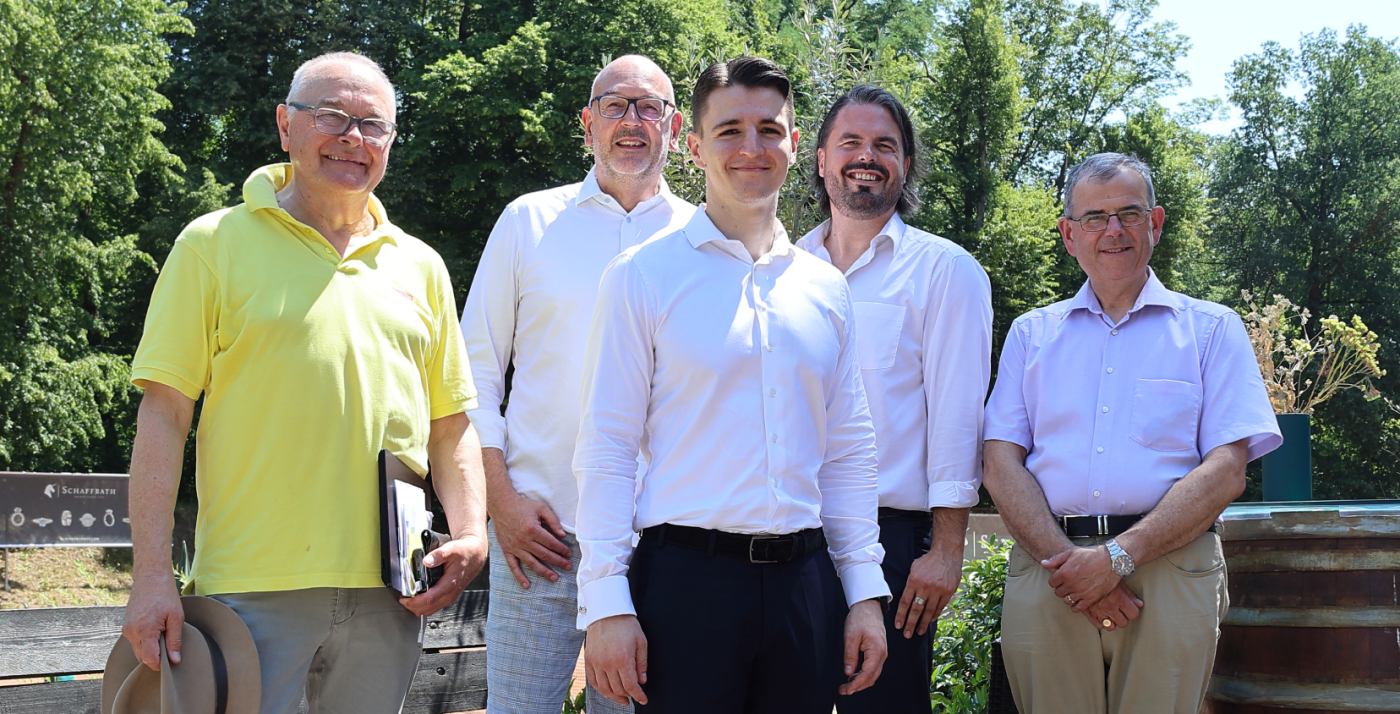 Holger B. Vogt (rechts) mit den neu gewählten Mitgliedern des Vorstands der Hanauer Liberalen (v.l.): Dr. Michael Weller, Europabeauftragter, Dr. Michael Heinrich, stellvertretender Vorsitzender des Kreisverbands, Marc Schmidt, Vorsitzender des Kreisverbands, Sebastian Bach, stellvertretender Vorsitzender des Kreisverbands.
